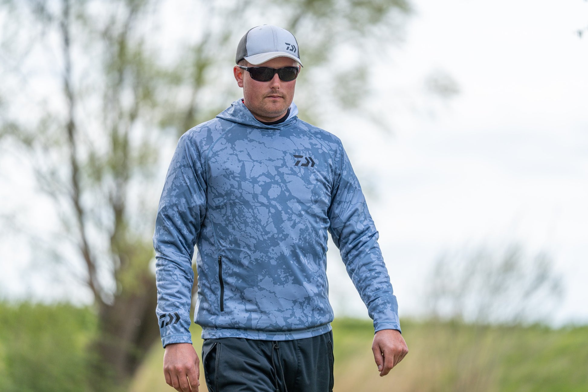 26 DAIWA D-VEC SUN HOODIE BLUE5