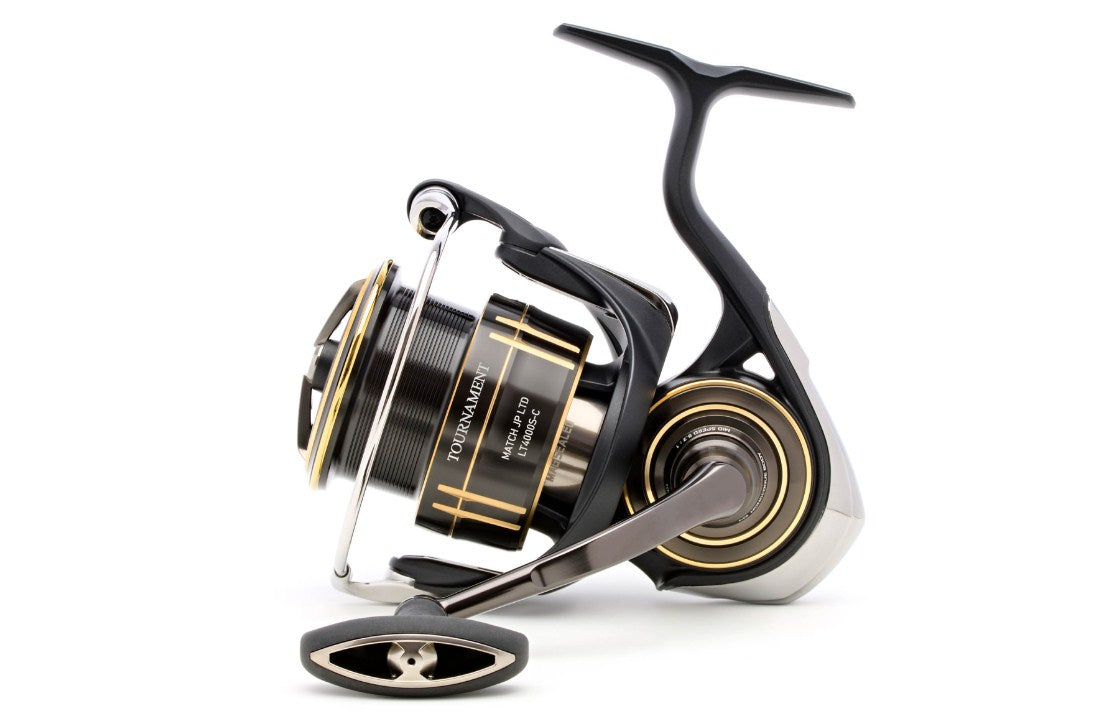 Топ модел макара за мач риболов DAIWA 25 TOURNAMENT MATCH JAPAN LTD LT4000 S-C с иновативен дизайн и гладко предаване.
